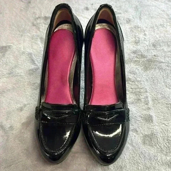 Attention - patent black high (3.5”) heels with memory foam inserts. - Picture 2 of 8
